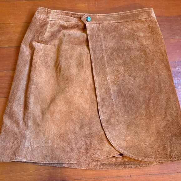 Blank NYC Women's Suede Mini Skirt in Camel Size 29 NWT - Picture 2 of 5